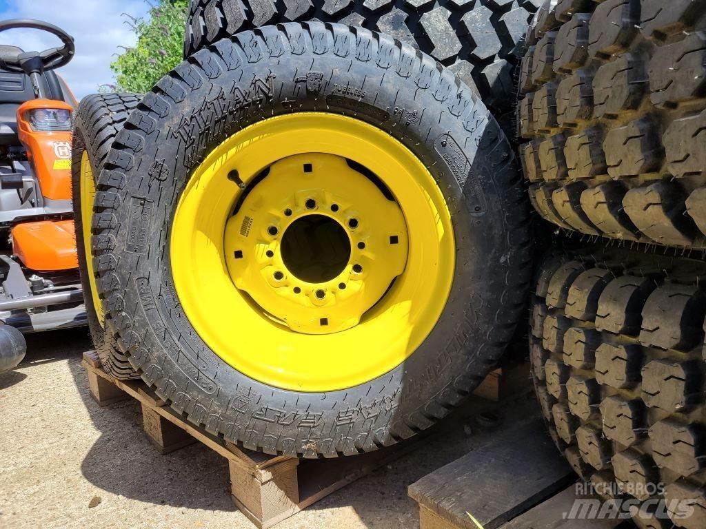 John Deere WHEELS Kompakt traktorok