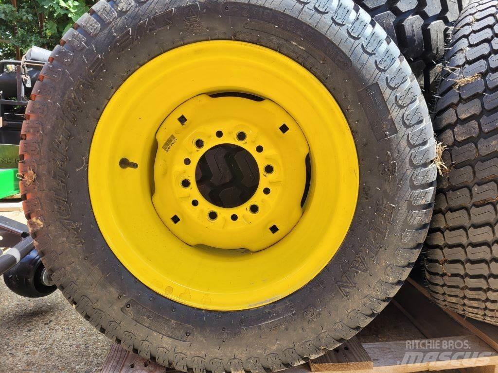 John Deere WHEELS Kompakt traktorok