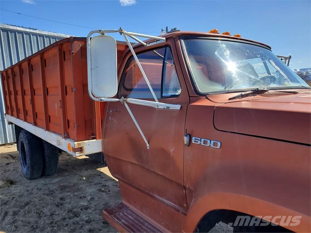 Dodge D600 Egyéb