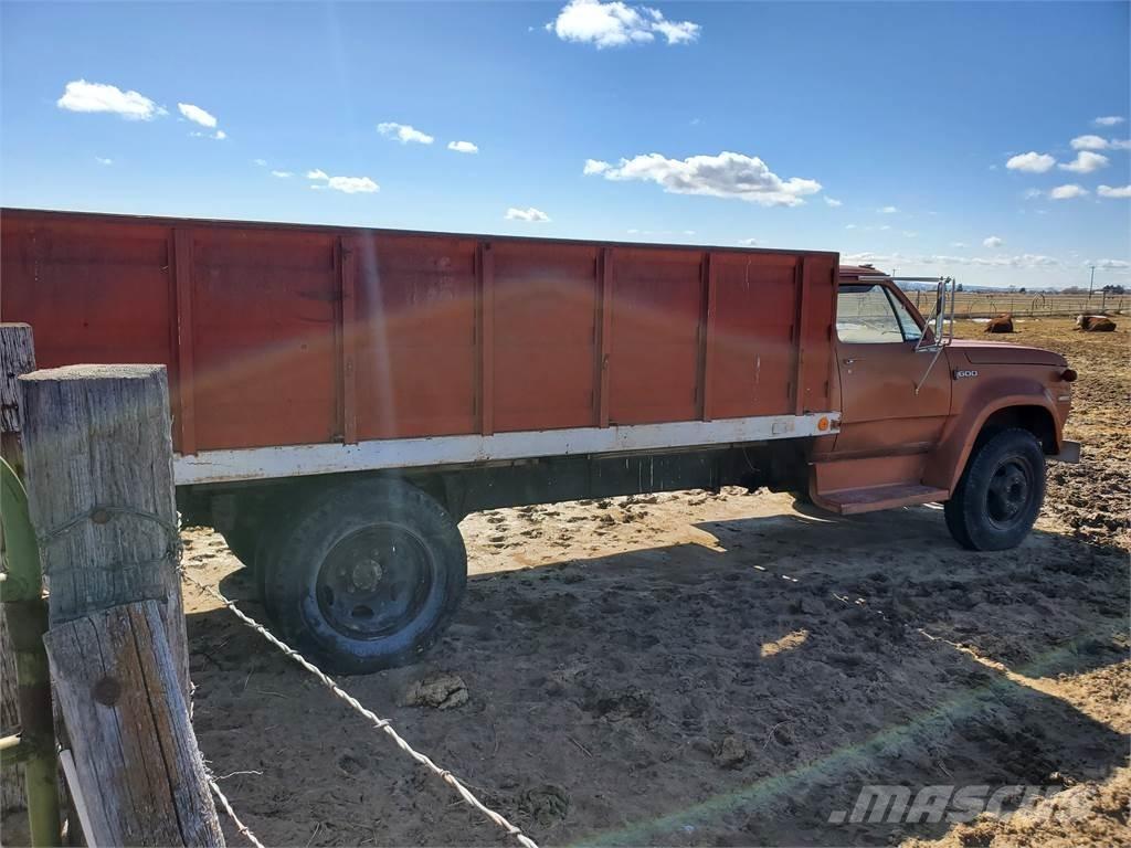 Dodge D600 Egyéb