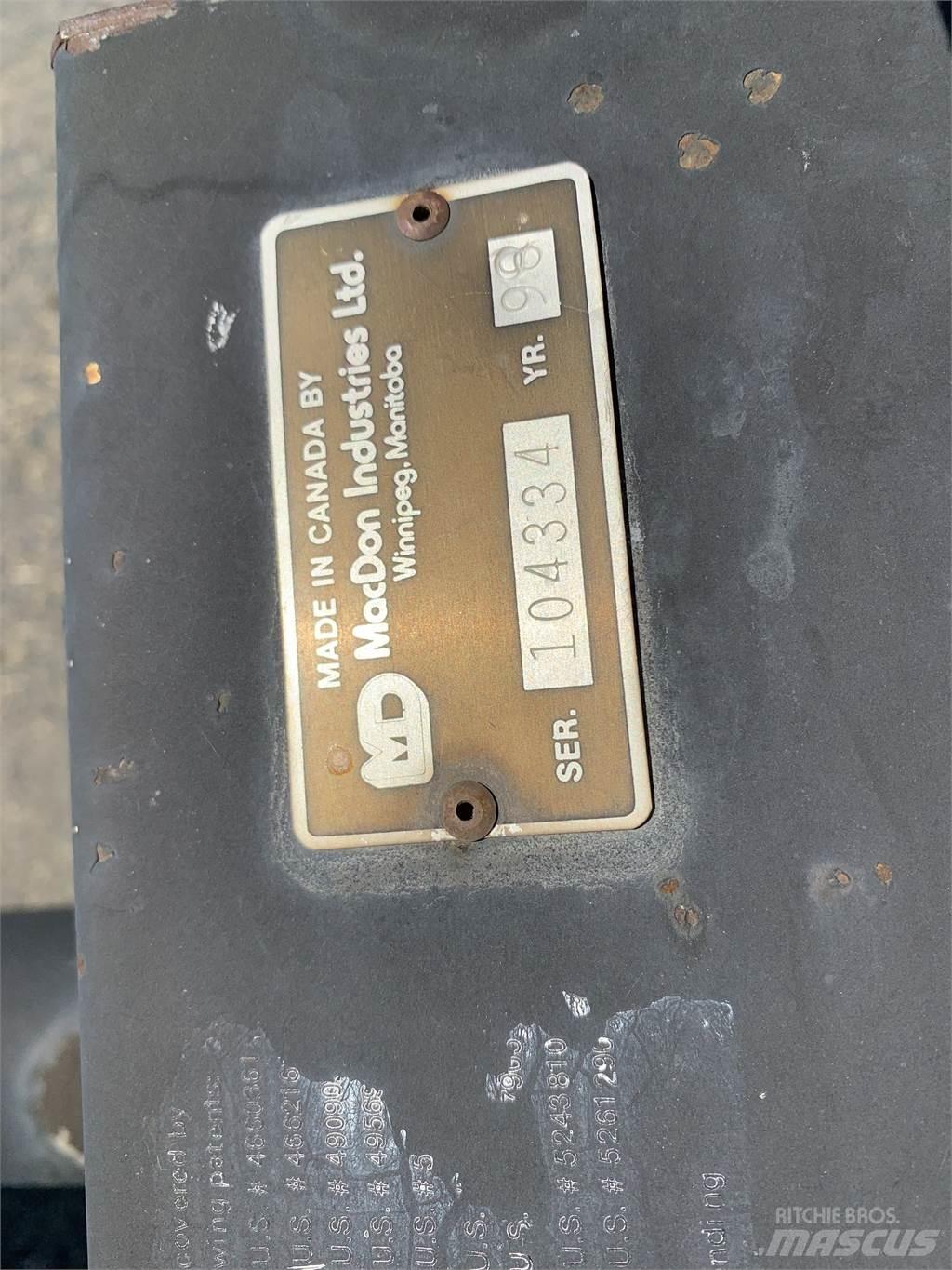 MacDon 942 14' Rendforgatók