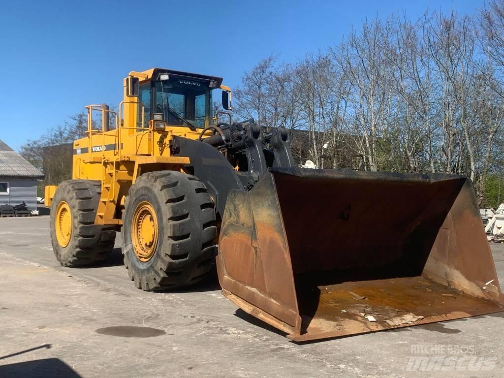 Volvo L330C Gumikerekes homlokrakodók