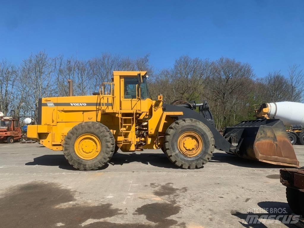 Volvo L330C Gumikerekes homlokrakodók