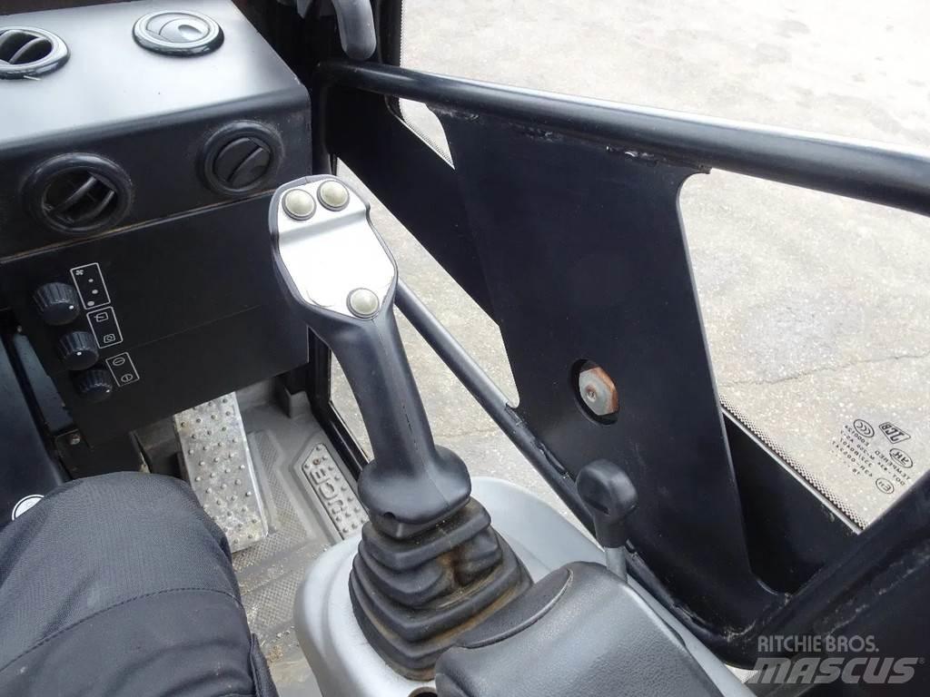 JCB 403 Gumikerekes homlokrakodók