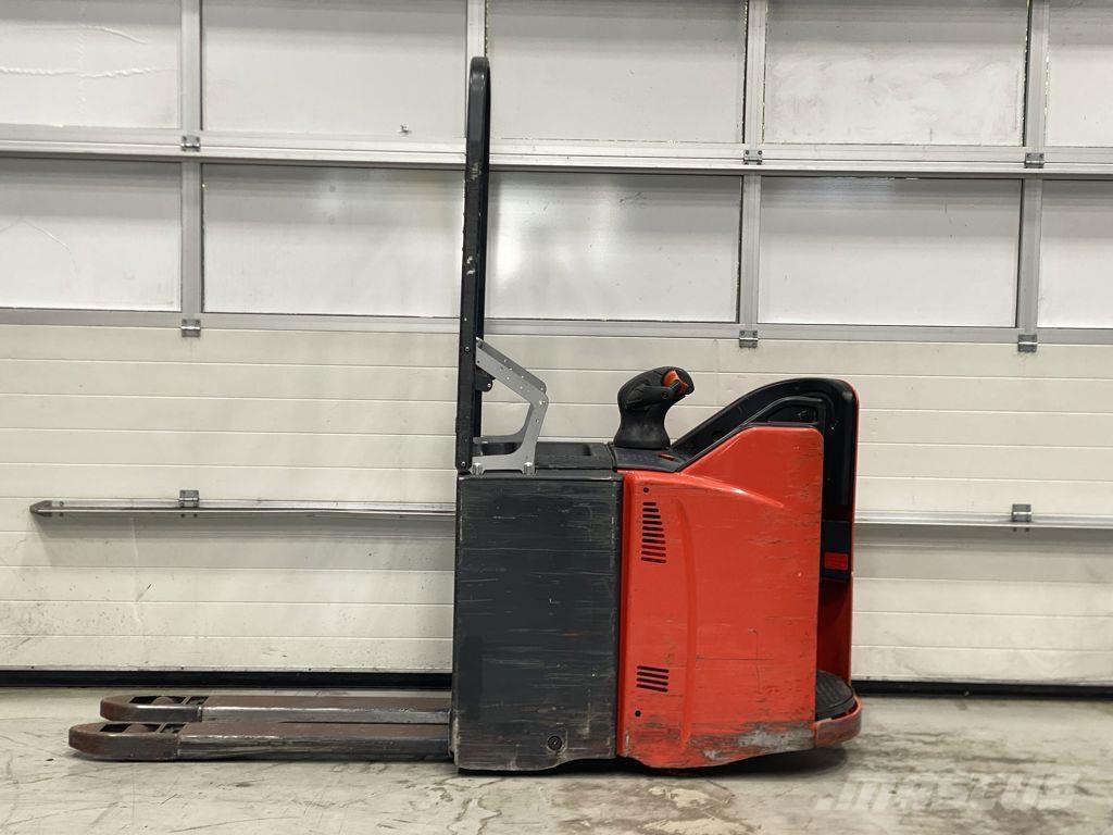 Linde T20SP Vezetőállásos alacsony emelőkocsi