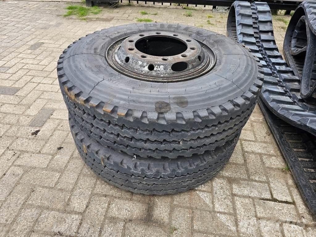 Liebherr A914 Gumikerekes kotrók