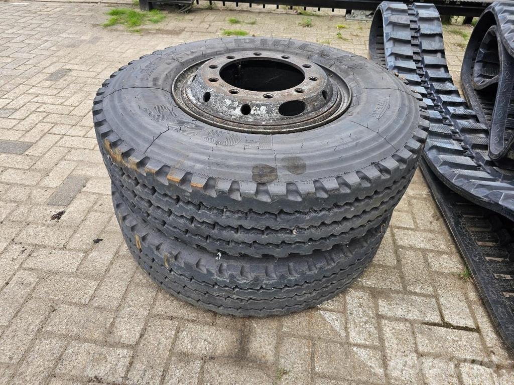 Liebherr A914 Gumikerekes kotrók