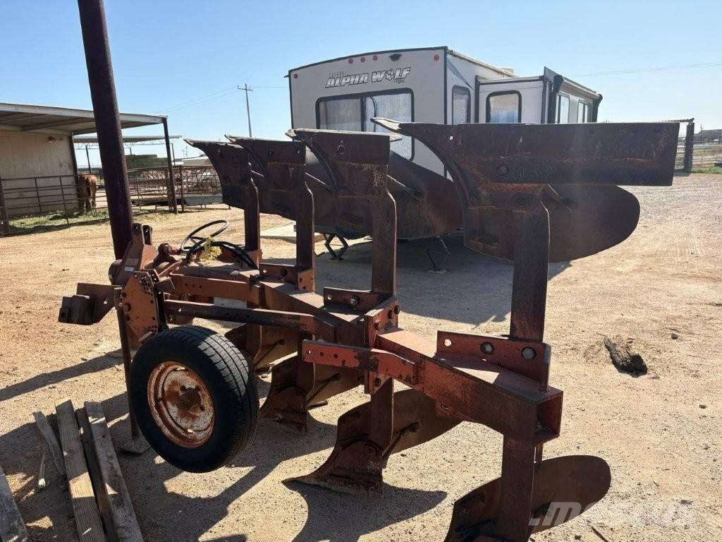 Case IH 140 plow Egyéb traktor tartozékok