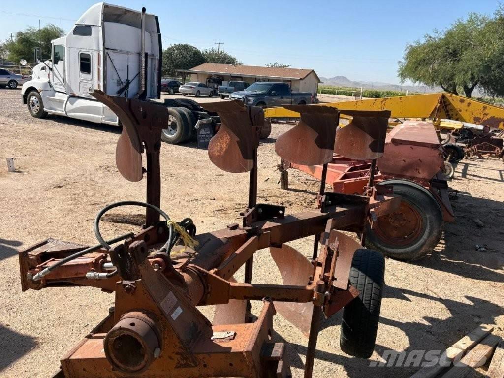 Case IH 140 plow Egyéb traktor tartozékok