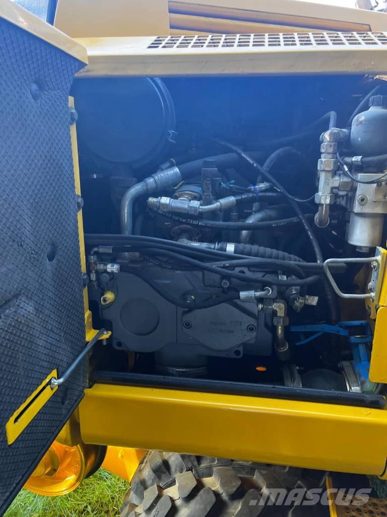 Liebherr A 900 C ZW Gumikerekes kotrók