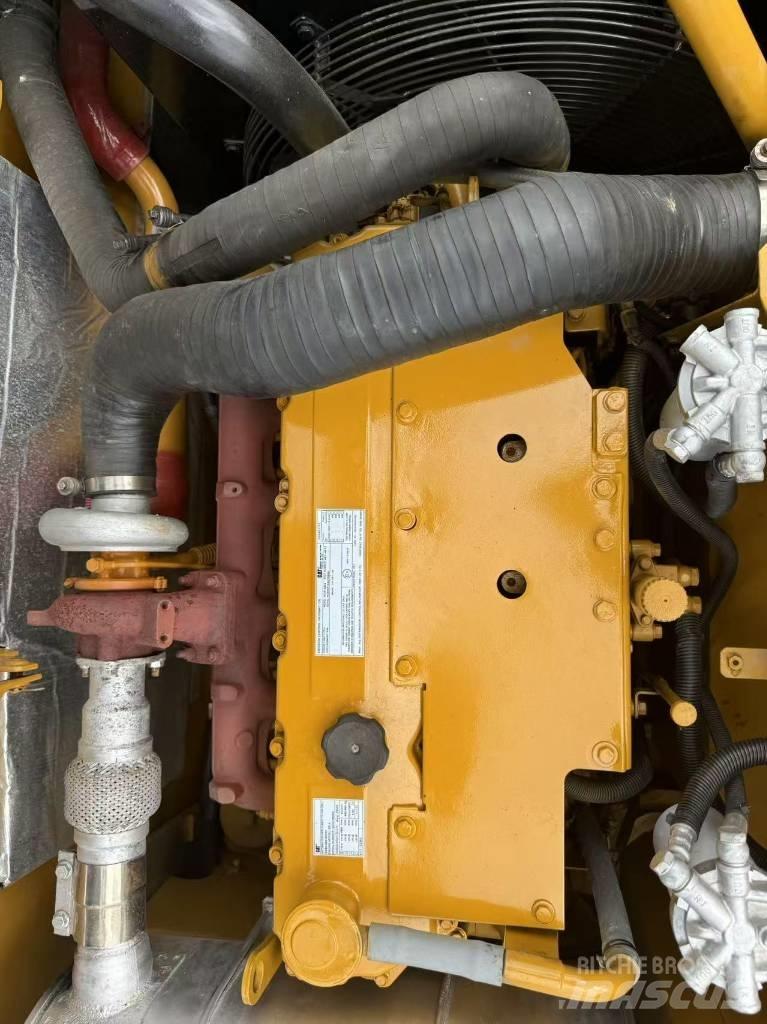 CAT 320D2L Közepes (midi) kotrók 7 t - 12 t