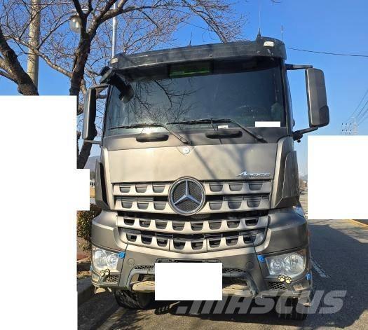 Mercedes-Benz 3951 Mezei dömperek