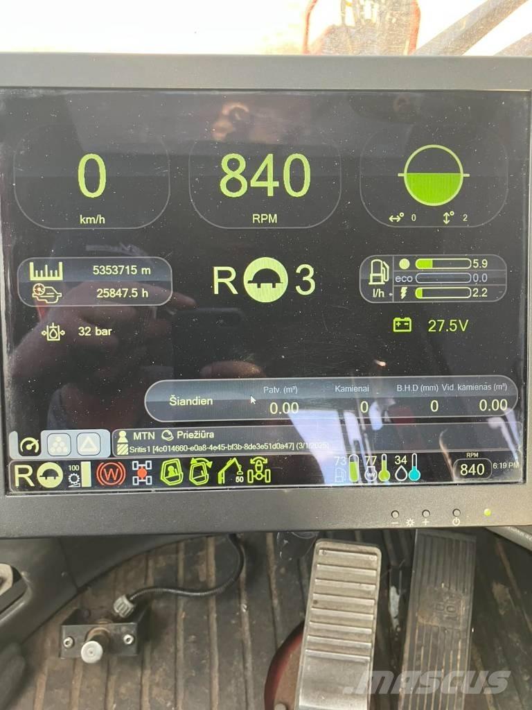 Komatsu 911.4 Betakarítók