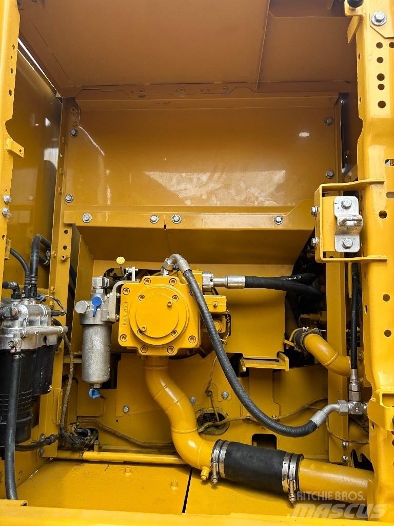 CAT CAT320 Közepes (midi) kotrók 7 t - 12 t