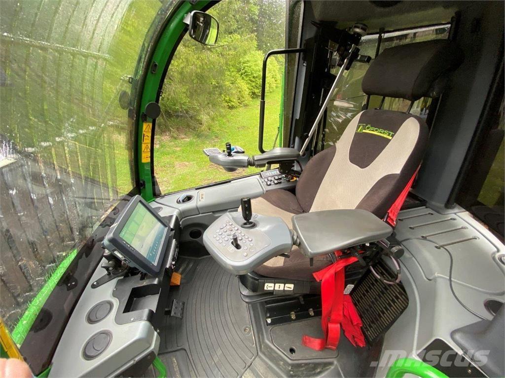 John Deere 1270 G Betakarítók
