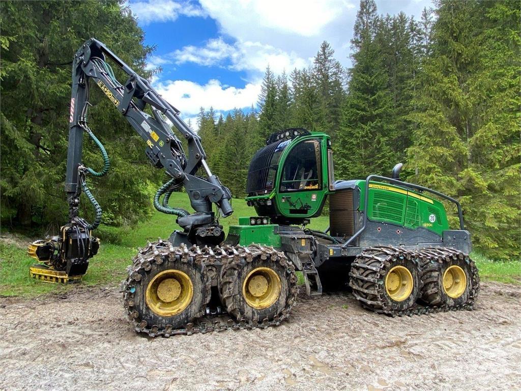 John Deere 1270 G Betakarítók