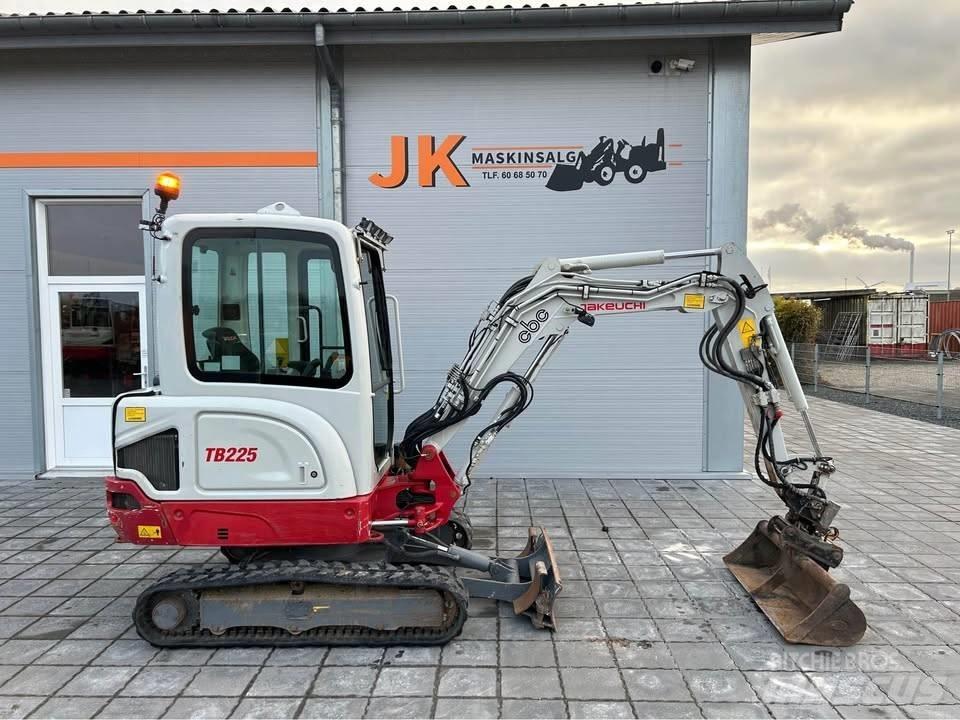 Takeuchi TB 225 Mini kotrók < 7t