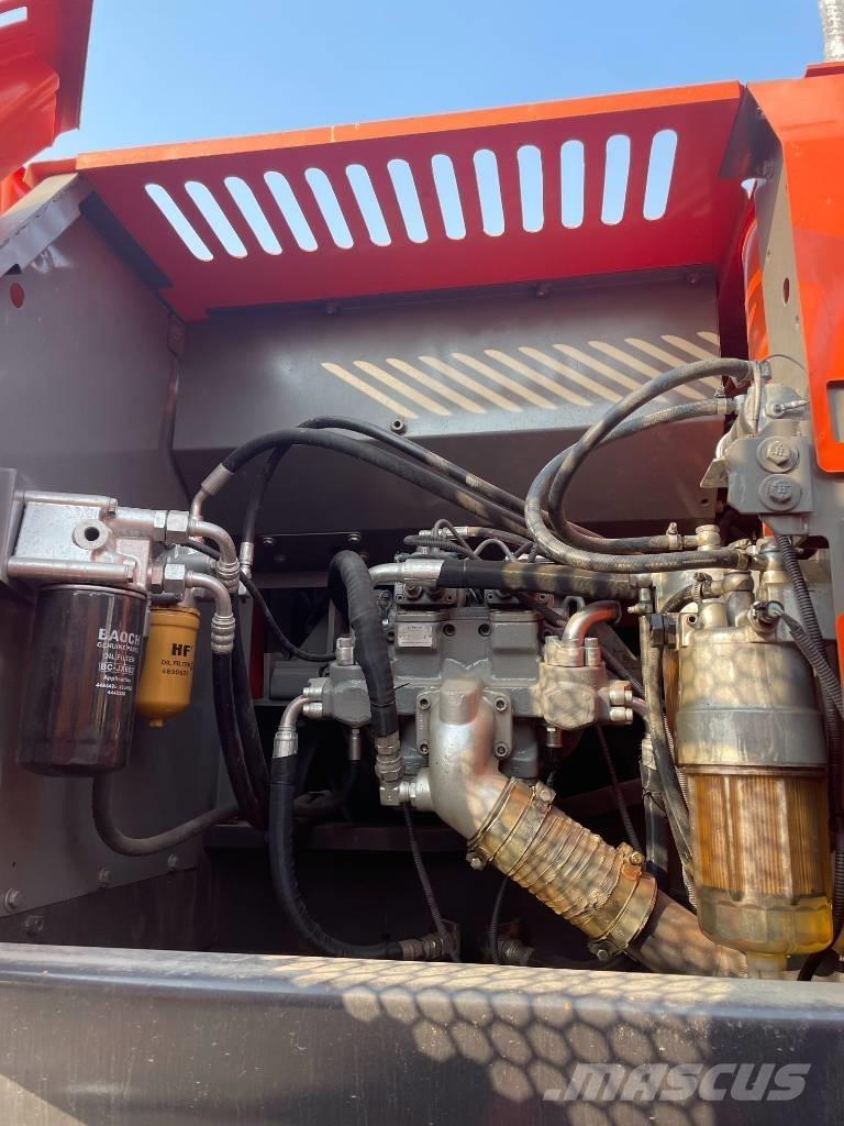 Hitachi ZX 210 Lánctalpas kotrók