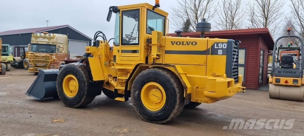Volvo L 90 B Gumikerekes homlokrakodók