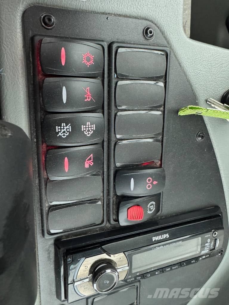 Schaeff Tl120 Gumikerekes homlokrakodók