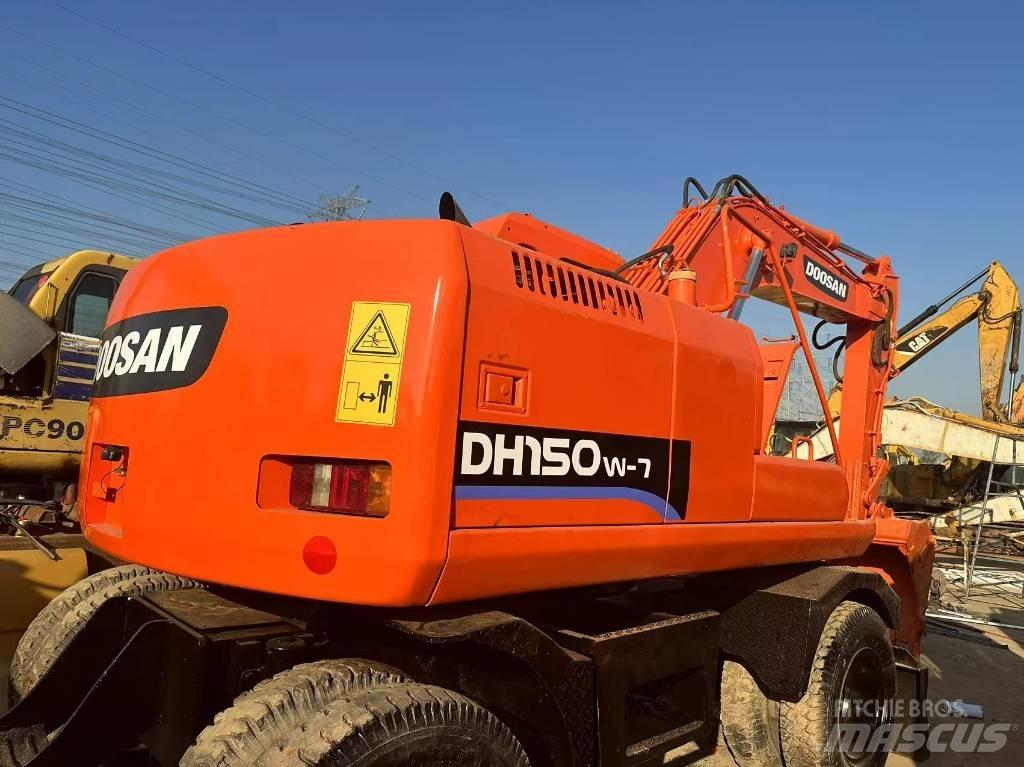 Doosan 150 W-7 Gumikerekes kotrók