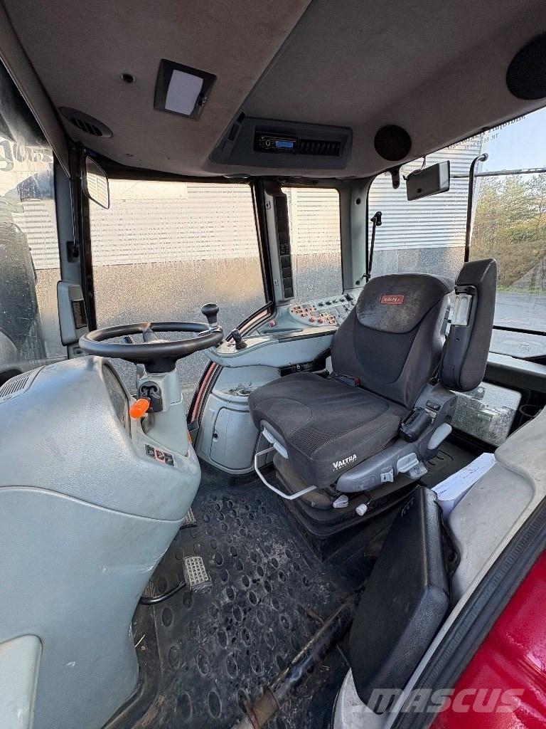 Valtra N 143 Traktorok