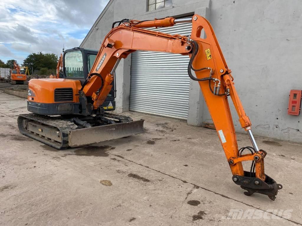 Doosan Develon DX85R Közepes (midi) kotrók 7 t - 12 t