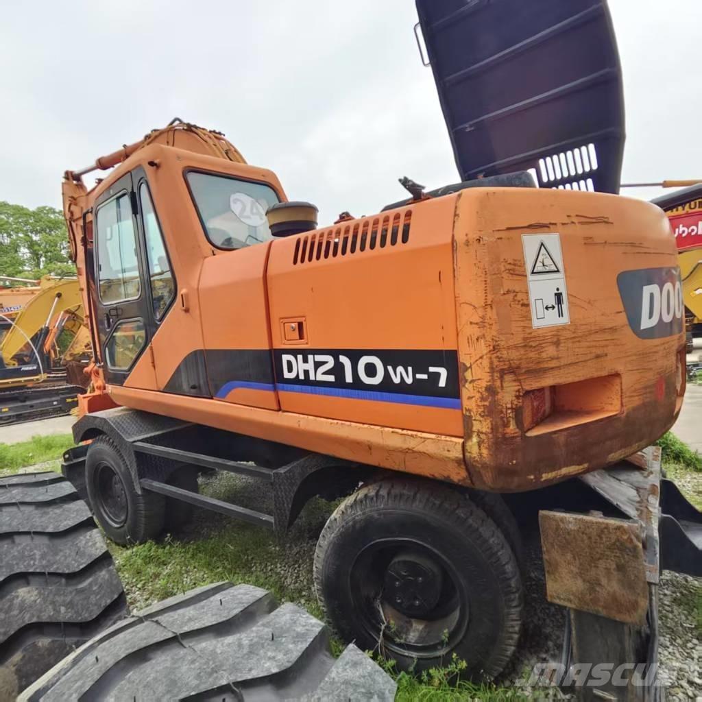 Doosan DH 210 W-7 Gumikerekes kotrók