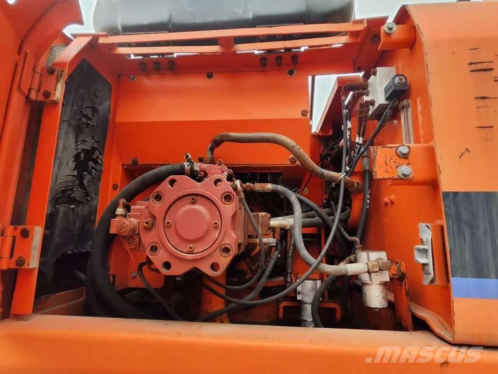 Doosan DH 210 W-7 Gumikerekes kotrók