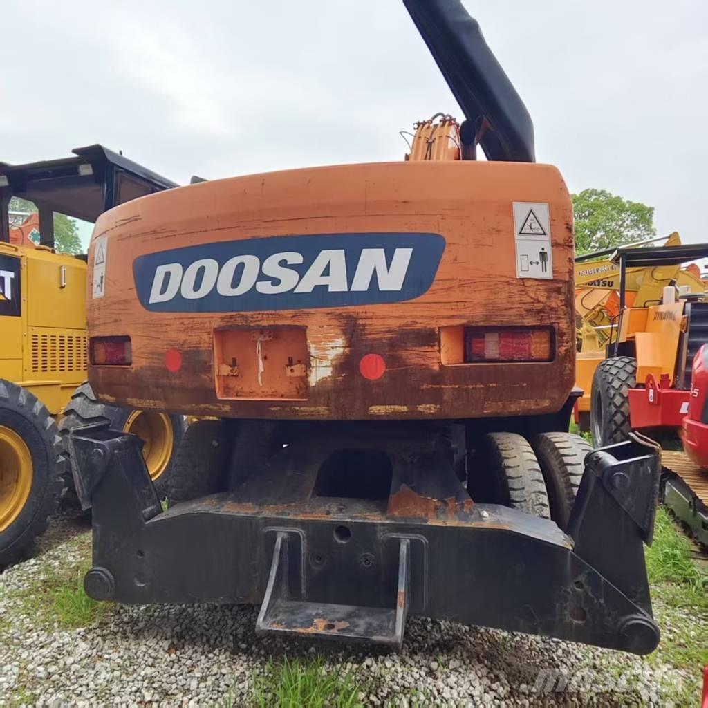 Doosan DH 210 W-7 Gumikerekes kotrók