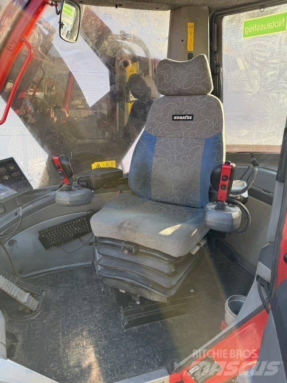Komatsu 931 XC Betakarítók