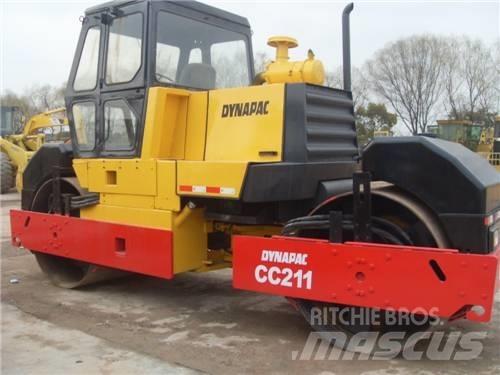 Dynapac CC 211 Ikerdobos hengerek