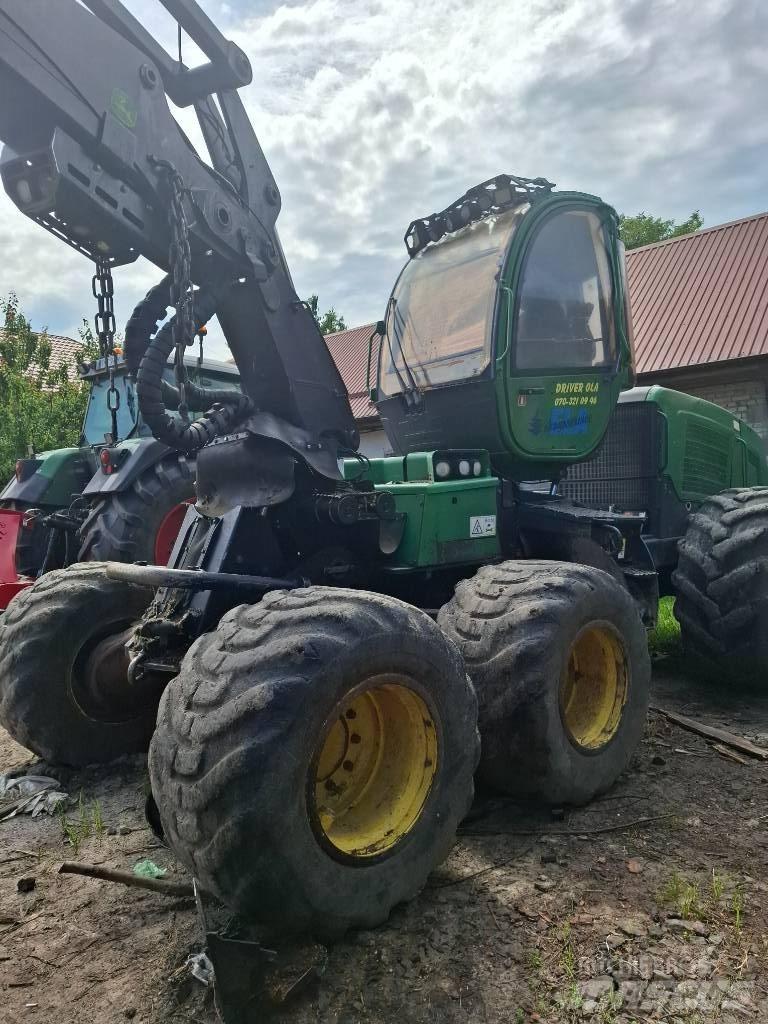 John Deere 1170 E Betakarítók