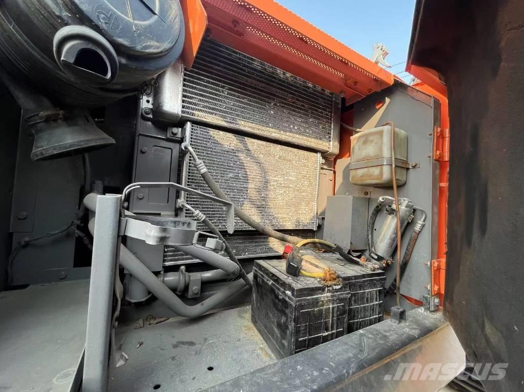 Hitachi ZX 160 Lánctalpas kotrók