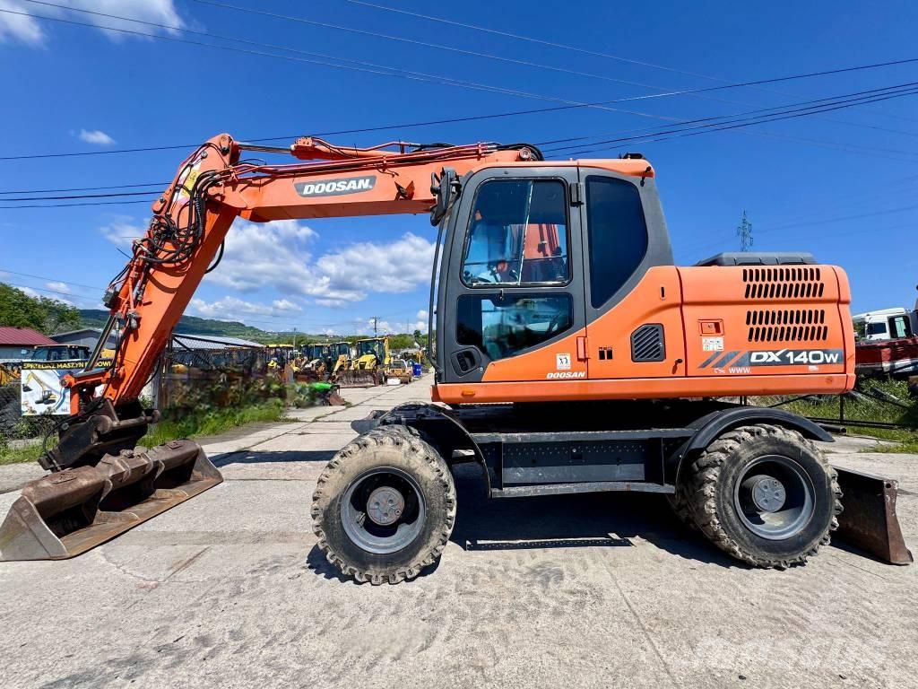 Doosan DX 140 W-3 Gumikerekes kotrók