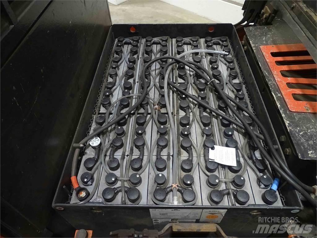Linde P250 Vontatótargonca