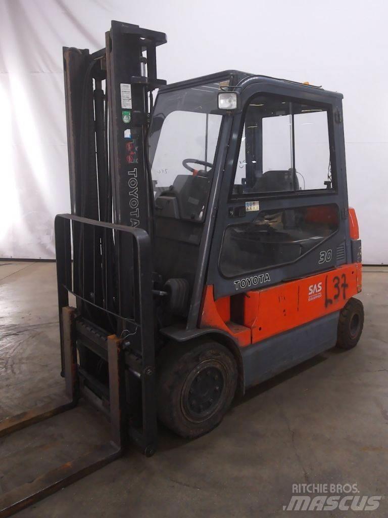 Toyota 7FBMF30 Elektromos targoncák