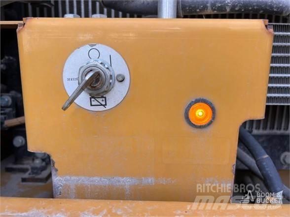 CAT 320 Lánctalpas kotrók