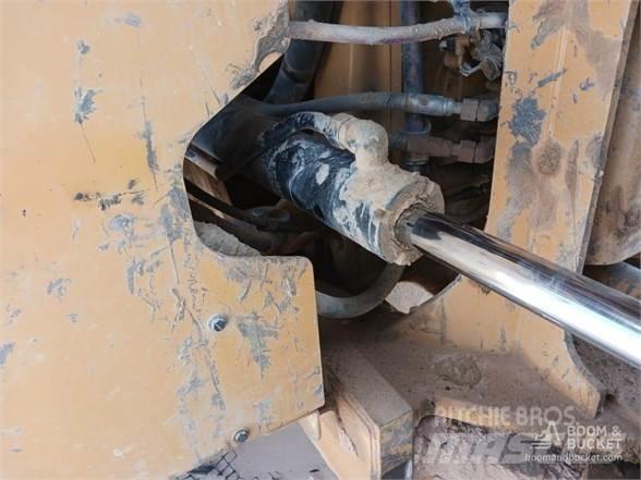 CAT 982M Gumikerekes homlokrakodók