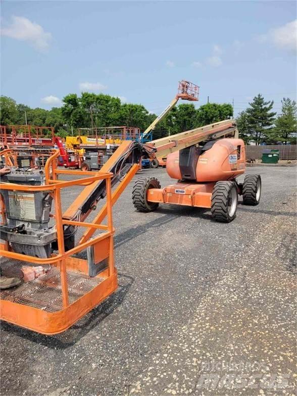 JLG 600AJ Karos emelők