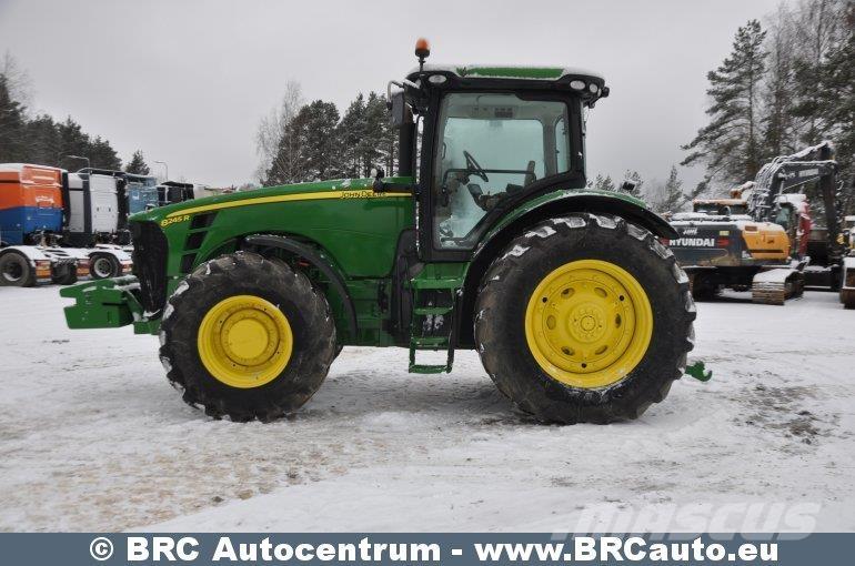 John Deere 8245R Traktorok