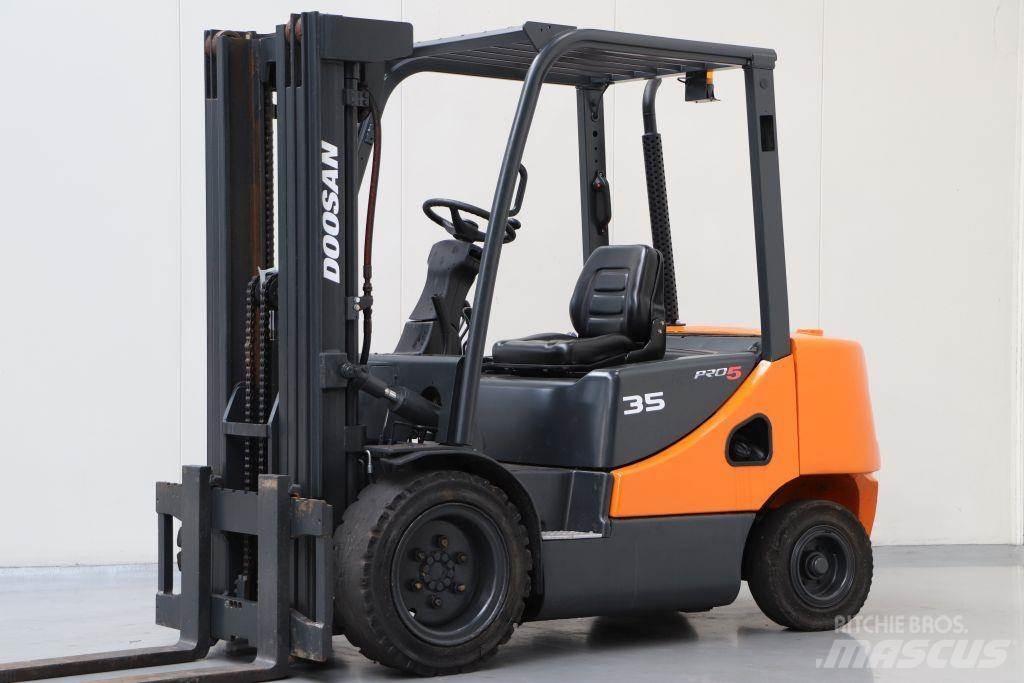 Doosan D35S Dízel targoncák