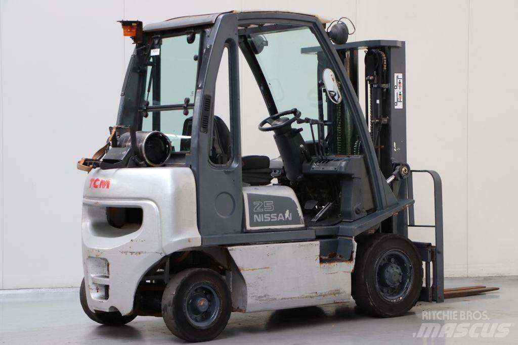 Nissan UD02A25PQ Gázüzemű targoncák