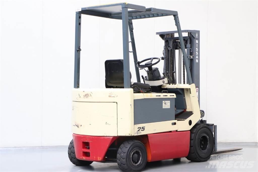 Nissan UM02L25U Elektromos targoncák