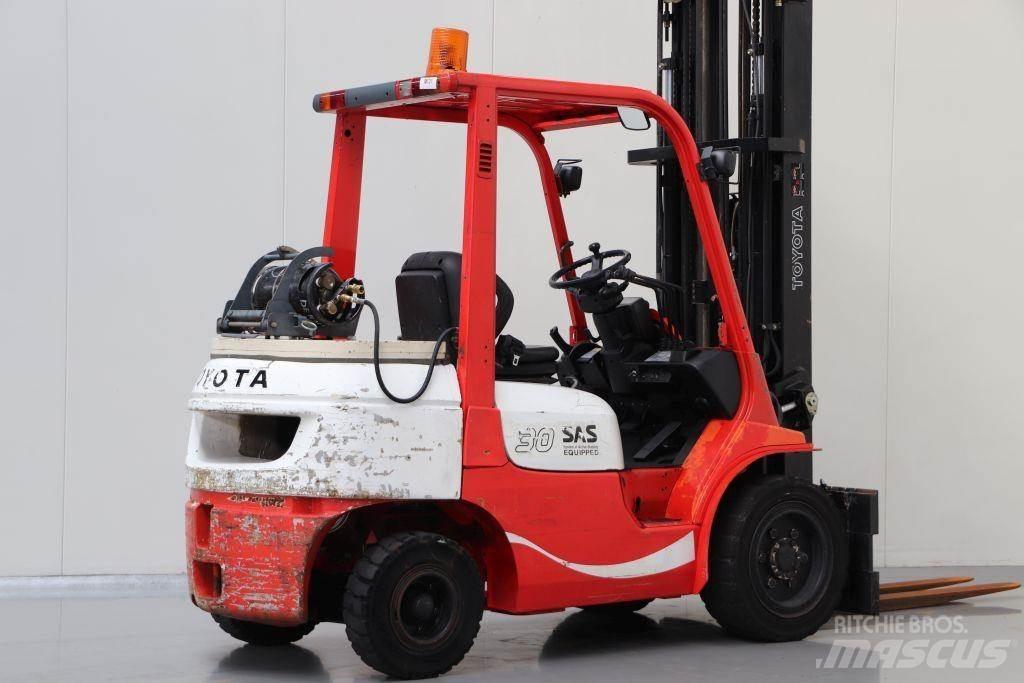 Toyota 02-7FGF30 Gázüzemű targoncák