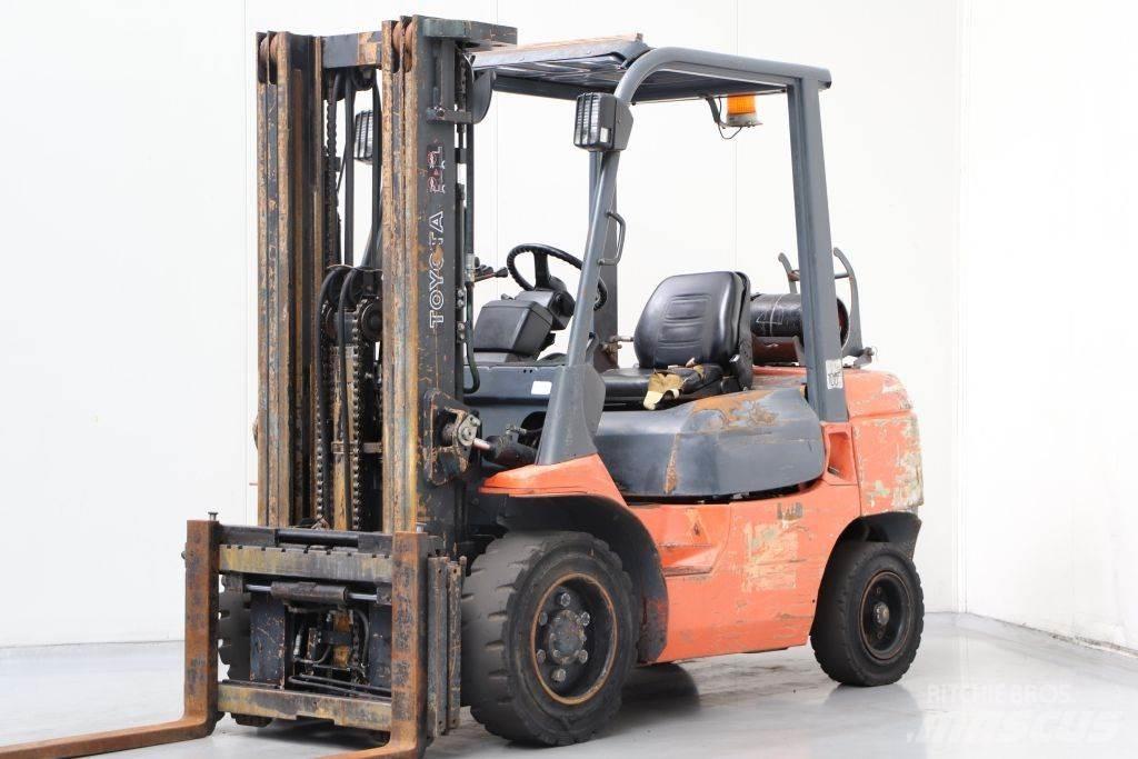 Toyota 02-7FGF30 Gázüzemű targoncák