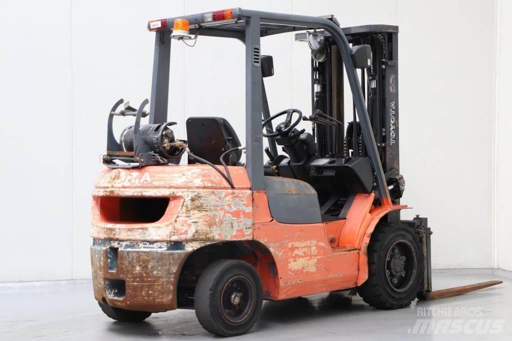 Toyota 02-7FGF30 Gázüzemű targoncák