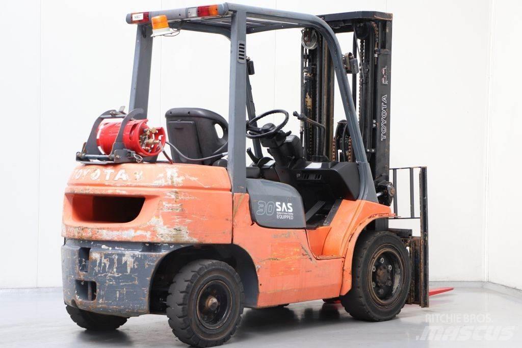 Toyota 02-7FGF30 Gázüzemű targoncák