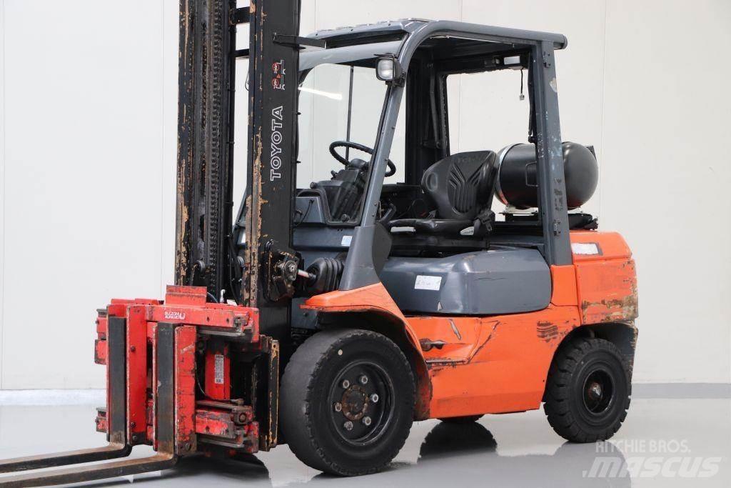 Toyota 02-7FGJF35 Gázüzemű targoncák