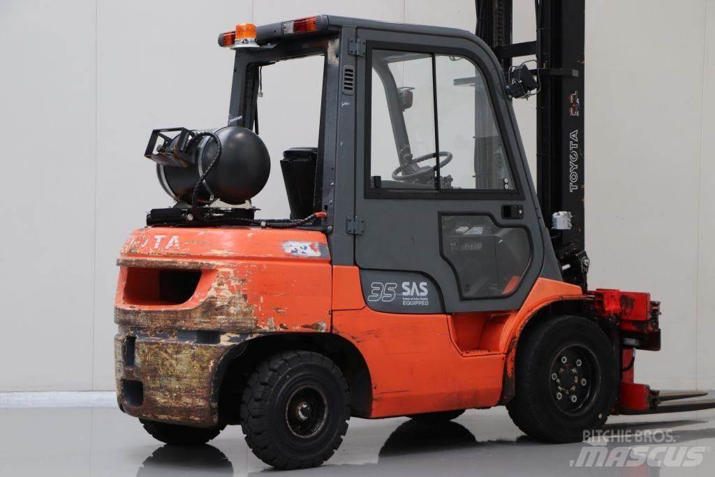 Toyota 02-7FGJF35 Gázüzemű targoncák